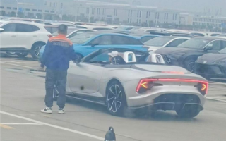 秒杀保时捷911 上汽MG Cyberster实车曝光：剪刀门+敞篷贼拉风