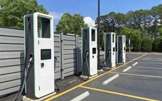 中国新能源汽车产业有多强？广东省充电桩数量超整个美国