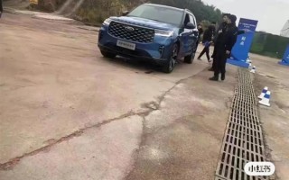 汉兰达最强对手！新款长安福特探险者实车曝光：巨幅中控屏抢眼