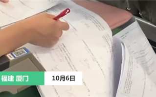 老师在返程高铁上卖力改试卷 本人回应引热议：是炒作还是真敬业？