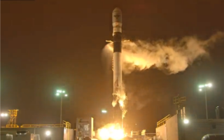 首飞空中爆炸！美国“萤火虫”Alpha火箭成功复飞：一箭7星