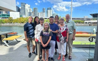 马云现身澳大利亚，与 43 年前儿时好友相见