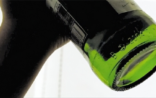 20年前 1个啤酒瓶能卖5毛钱 为什么在没人收了？