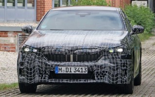 宝马全新5系谍照泄露：双联大屏上车、鸡腿档没了