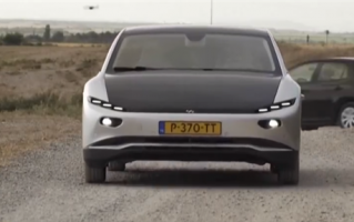 176万元 全球首款量产版太阳能汽车路测：7个月不用充电