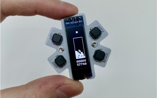 超迷你俄罗斯方块掌机上市：屏幕还没指甲盖大