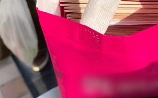 男子带20多本房产证为儿子征婚引网友围观：并非炫耀 只想表诚意