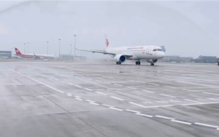 首架C919机组人员分享飞行体验：感受很好、令人信任