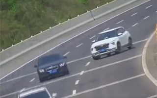 男子高速上5分钟倒车2公里接媳妇：12分没了