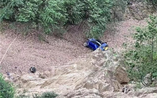 男子坠崖200米5天后奇迹生还 靠喝雨水、吃野果：网友惊叹命真大