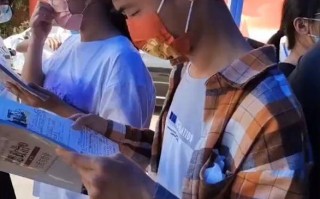 儿子高考结束 亲妈安排剩菜大杂烩引围观：网友直呼考试前后差别太大了