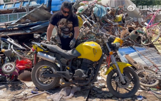 回头率100%！手耿工自制扫地摩托车：葬爱家族狂喜