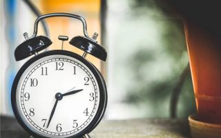 2023上班第一天：女孩开工前后5分钟“变脸” 网友直呼“这不就是我自己”