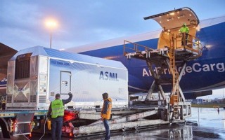 ASML发布Q3财报 EUV光刻机狂卖268亿元