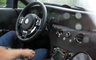 劳斯莱斯首款电动车闪灵内饰泄漏：双联屏、或用宝马车机