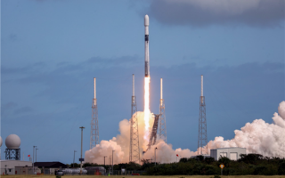 SpaceX第三枚14手火箭诞生：为了卫星 用尽最后一口气