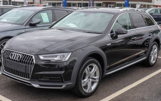 车主曝奥迪自动泊车视频：速度之快老司机都比不了 眼睁睁撞上后车