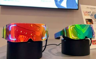 仅175克重！夏普发布2K 120Hz头戴显示器