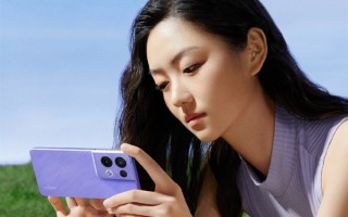 小姐姐上手OPPO Reno8鸢尾紫新配色：颜值吸睛