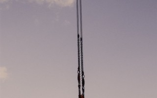 重庆一对情侣蹦极倒挂滞留半空：原因竟是多抱会儿秀恩爱 网友辣评