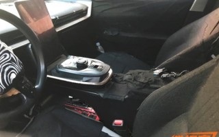 用上比亚迪电机、电池 丰田bZ3内饰曝光：仪表盘“逃离”驾驶员