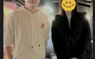 吴京与粉丝合照被滤镜坑惨：没有明星能逃过美颜摧残