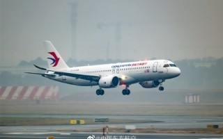 国产大飞机C919首航餐食来了：狮子头、虾仁、牛肉等美食应有尽有