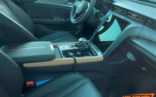 合资中型轿车添强敌 疑似红旗H6内饰曝光：奔驰直呼懂行！