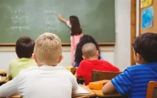 扒了社畜底裤还不够 有人甚至打算对学生们下手