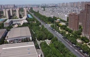 航拍疫情下的郑州：道路冷清空旷 商场大门紧闭 市民“静”待疫散