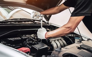 自家晾衣架砸坏自己汽车 保险能赔吗？官方：不属于交通事故