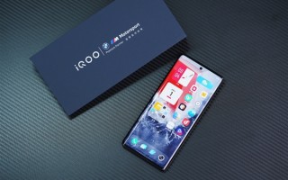 史上最快200W快充！iQOO 10 Pro开箱图赏