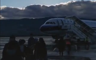 航班起飞时发生巨响！疑似零件掉落：南航回应