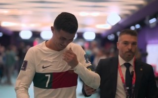 再见C罗！C罗赛后痛哭：葡萄牙0-1摩洛哥 非洲球队首进4强