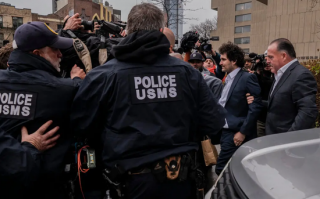 2.5亿美元保释！百亿美元诈骗犯坐头等舱回家过年