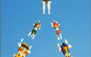 700万粉网红打造乡村真人版《战神金刚》 童年经典回来了