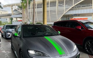 零百3.8S 比亚迪海豹四驱运动套件版实车亮相：有点绿