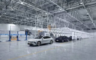 对标宝马5系 蔚来ET7量产版下线：3.8S破百最远能跑1000公里！