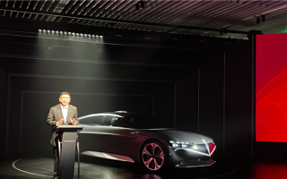 售价百万对标保时捷！宾理汽车首款车型发布