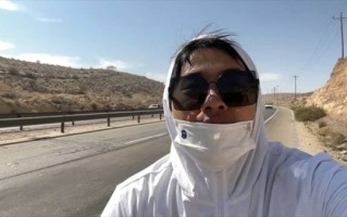 疯狂！中国小伙骑行2000公里到卡塔尔 还有90后辞职花光积蓄去看世界杯