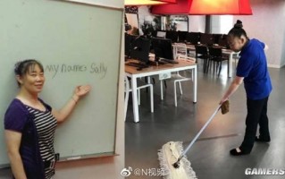 55岁保洁阿姨自学英语成学霸 掌握词汇量近七千个