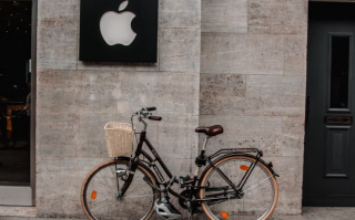 苹果每秒赚 3000 美元，稳坐全球最赚钱公司宝座