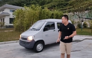 成都车展提前暂停举办 博主花3万买五菱神车驶离成都返京