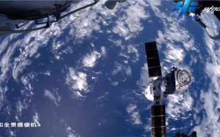 天和视角下的神十三撤离画面公布：飞船缓缓飞向绝美的蓝色星球