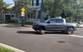 “特斯拉杀手”遭遇滑铁卢！Rivian召回几乎全部卖出车辆