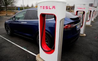 特斯拉宣布 2020 年以来第二次拆股计划：股价大涨 8%