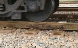 钢轨的枕头到底有啥用？为什么混凝土取代了木头？