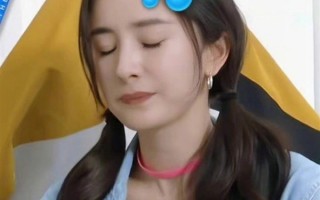 杨幂玩《王者荣耀》被队友菜到想发疯 网友：像极了打游戏的我