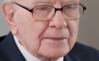 91岁巴菲特时隔一年罕见露面：称90%的人买股票方式并不对