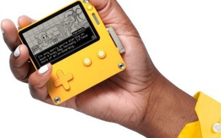 问世3年的创意掌机终于发货了：2.7寸黑白屏 24款独家游戏